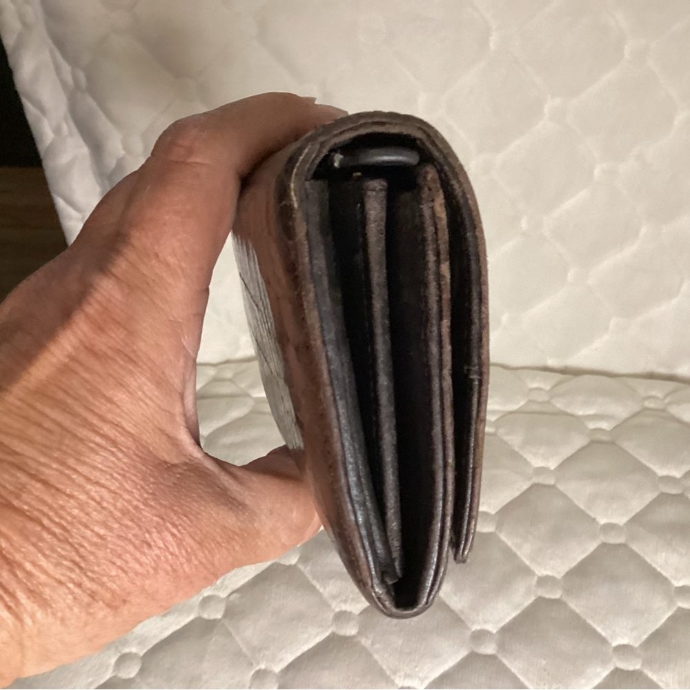 Miu Miu authentic wallet in brown alligator embossed leather - Picture 9 of 14